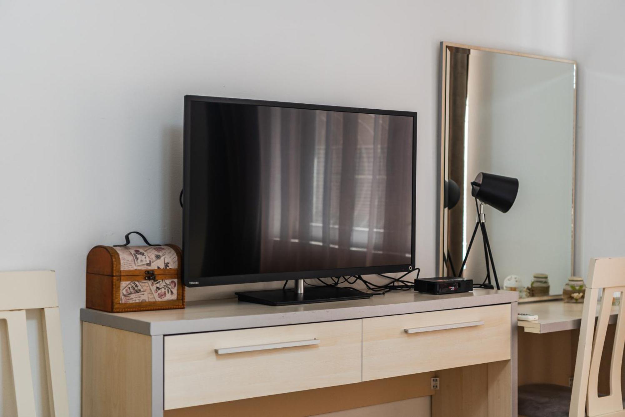 טיראנה Noir Apartment By Kondo Stays מראה חיצוני תמונה