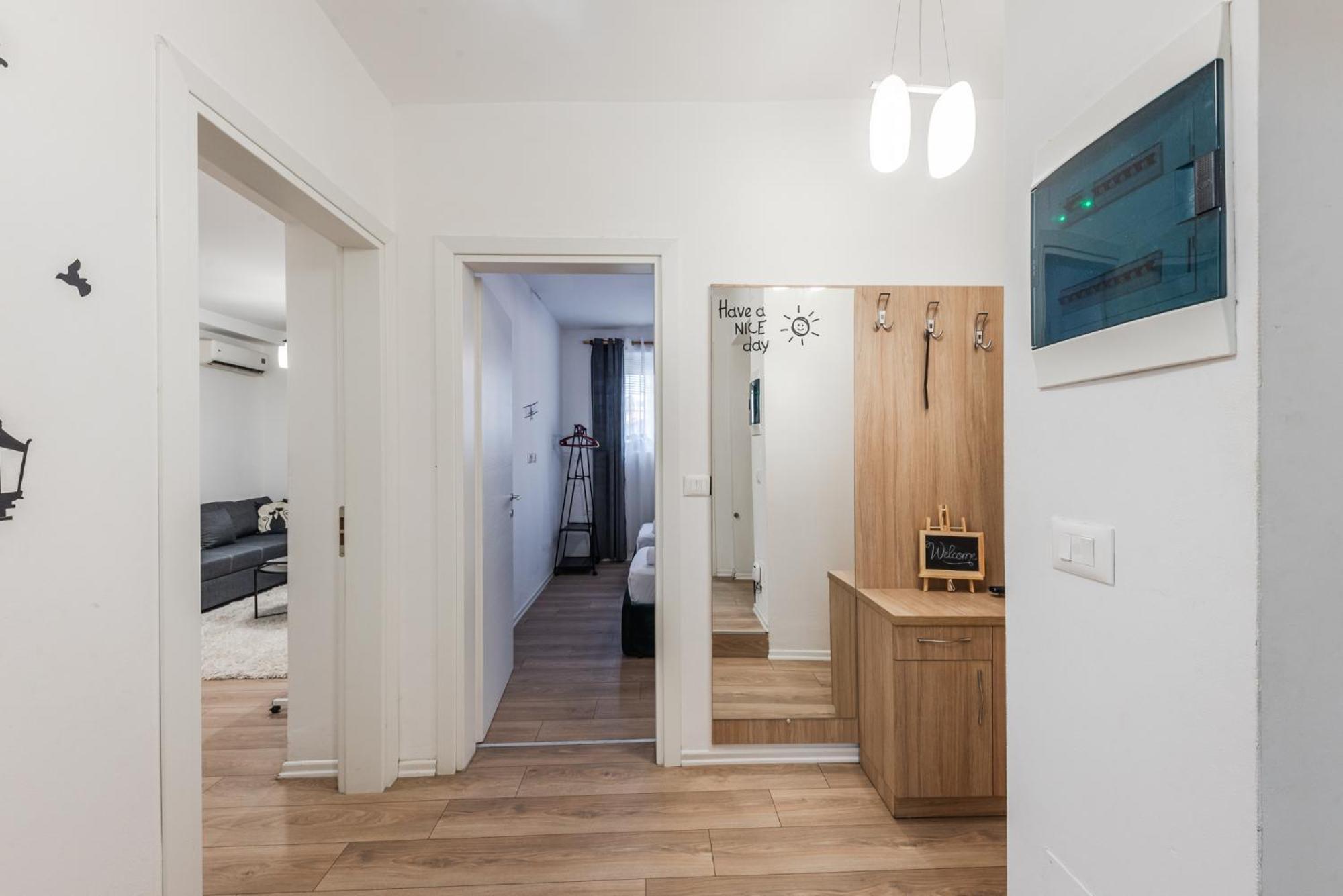 טיראנה Noir Apartment By Kondo Stays מראה חיצוני תמונה