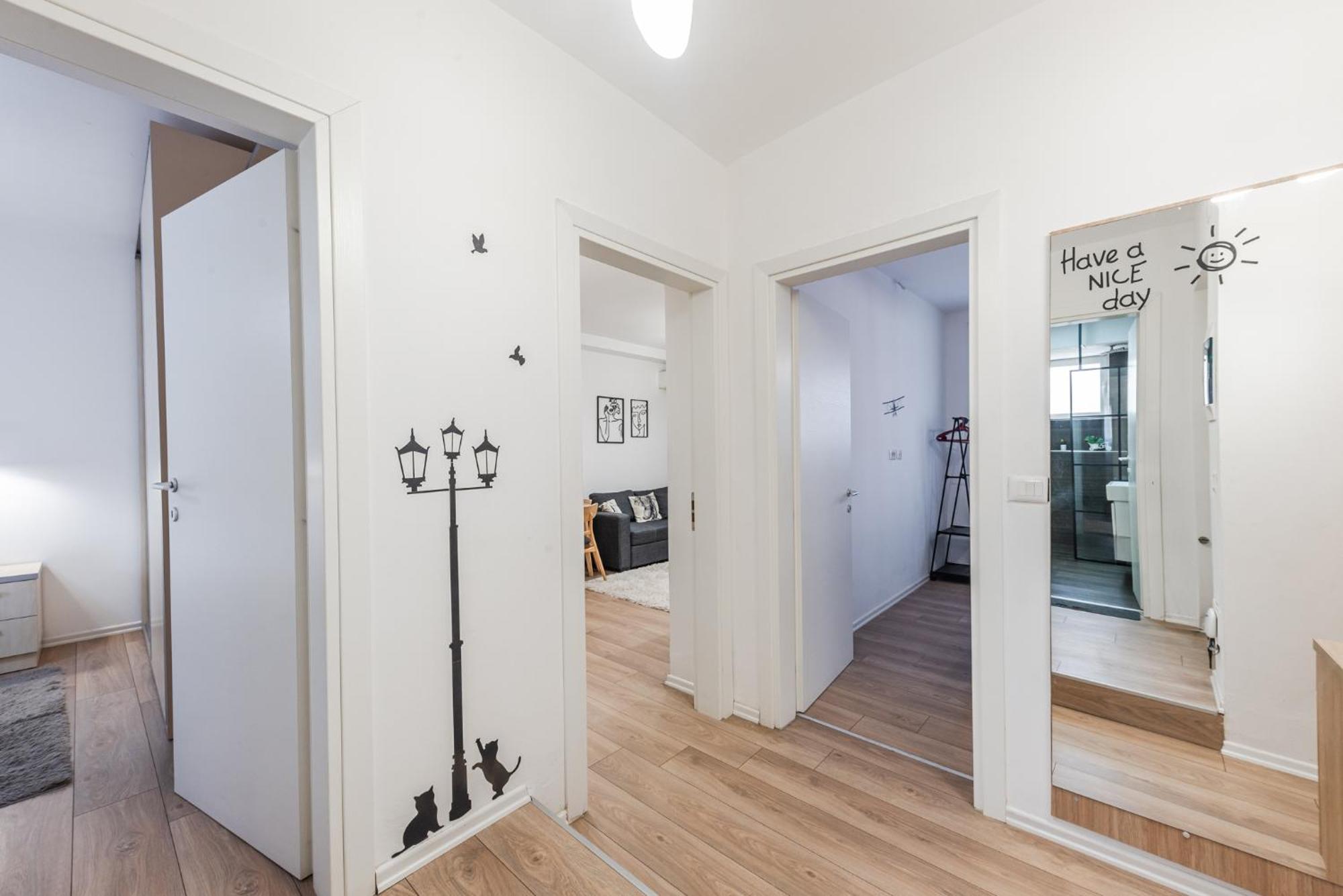 טיראנה Noir Apartment By Kondo Stays מראה חיצוני תמונה