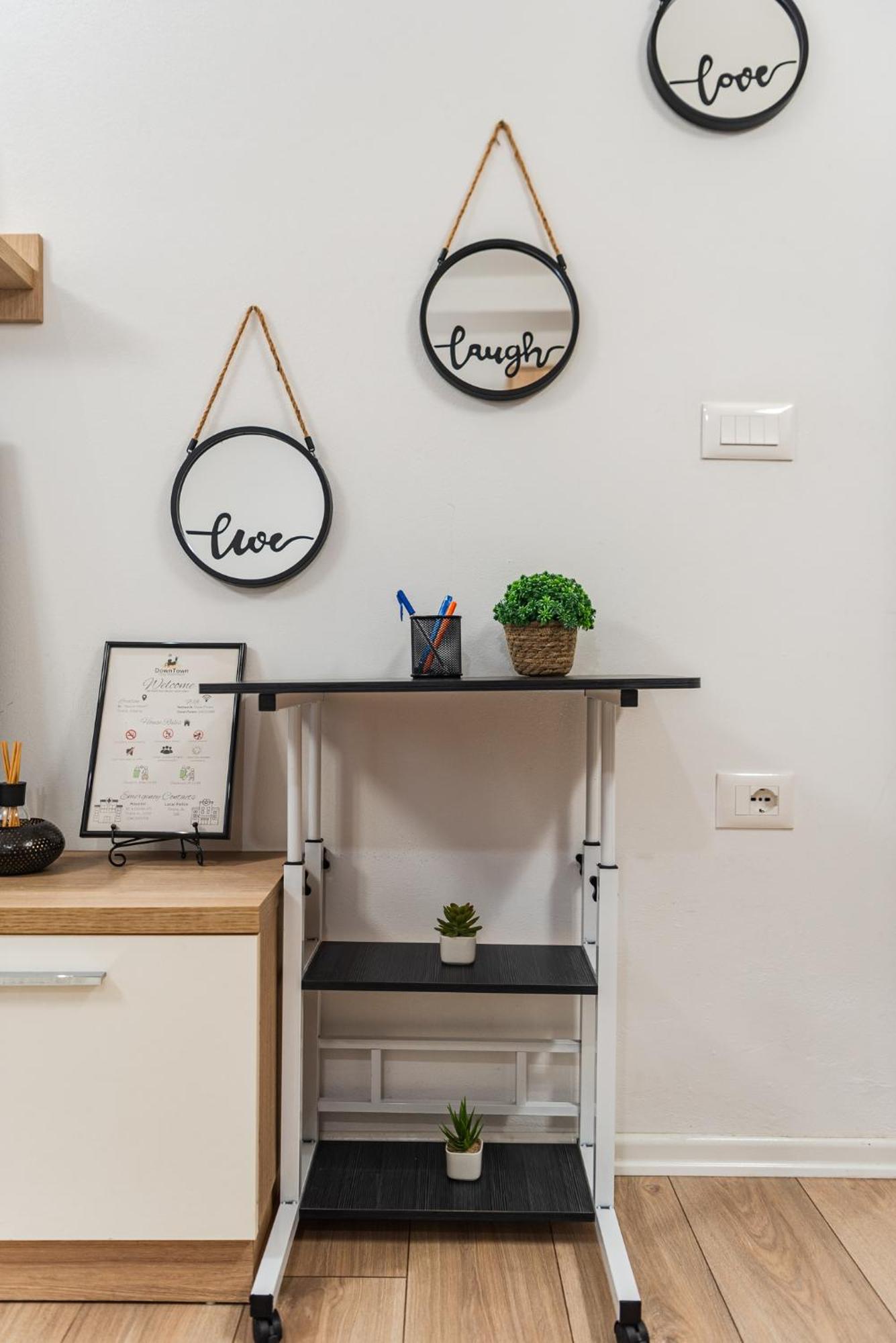 טיראנה Noir Apartment By Kondo Stays מראה חיצוני תמונה