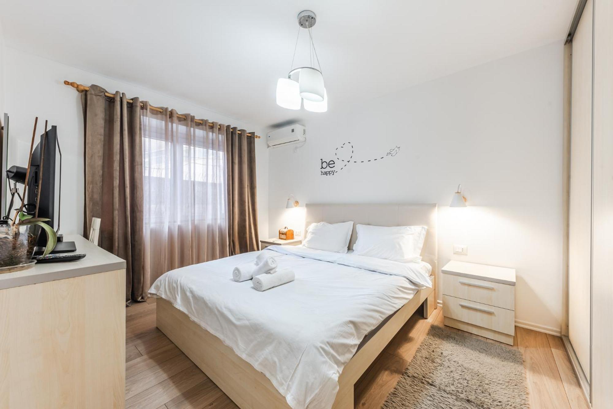 טיראנה Noir Apartment By Kondo Stays מראה חיצוני תמונה