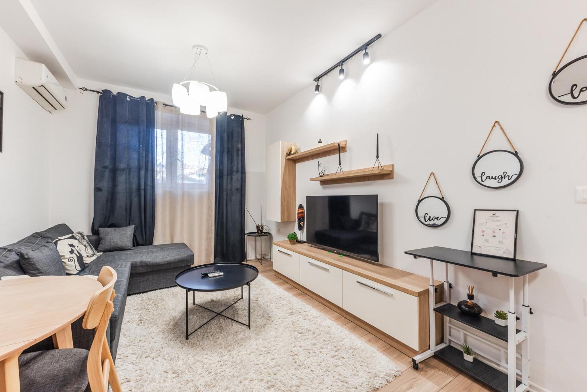 טיראנה Noir Apartment By Kondo Stays מראה חיצוני תמונה