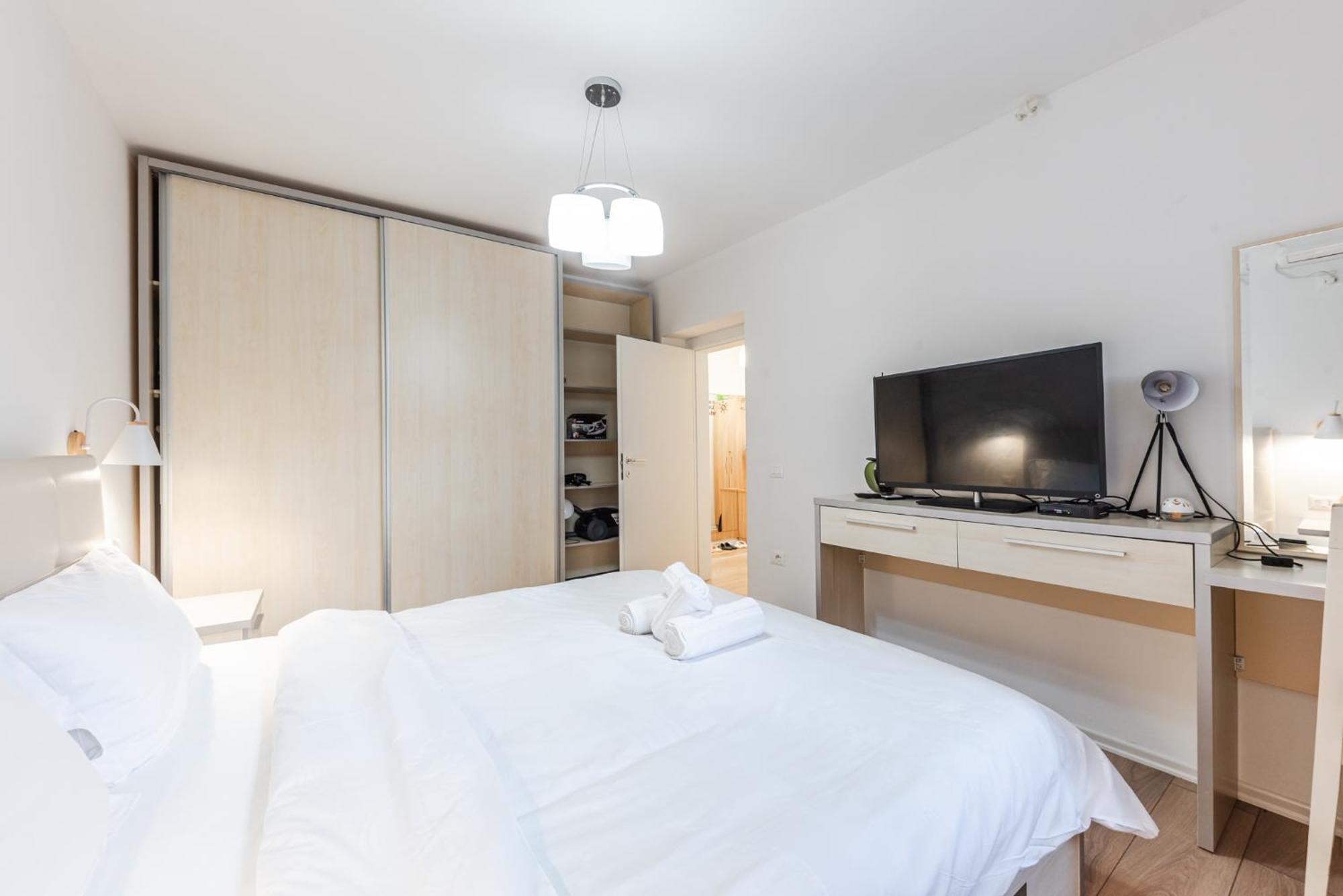 טיראנה Noir Apartment By Kondo Stays מראה חיצוני תמונה