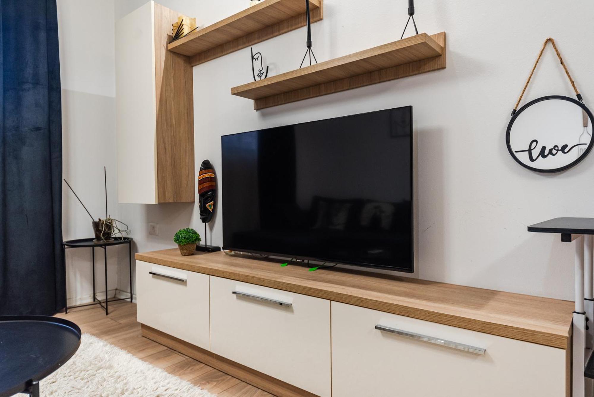 טיראנה Noir Apartment By Kondo Stays מראה חיצוני תמונה